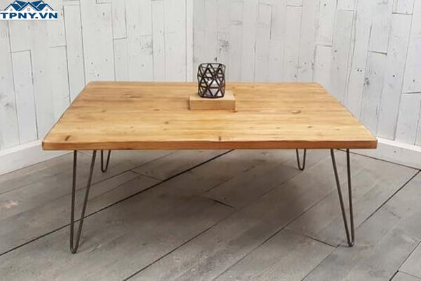 Bàn gỗ chân sắt làm từ xu hướng DIY